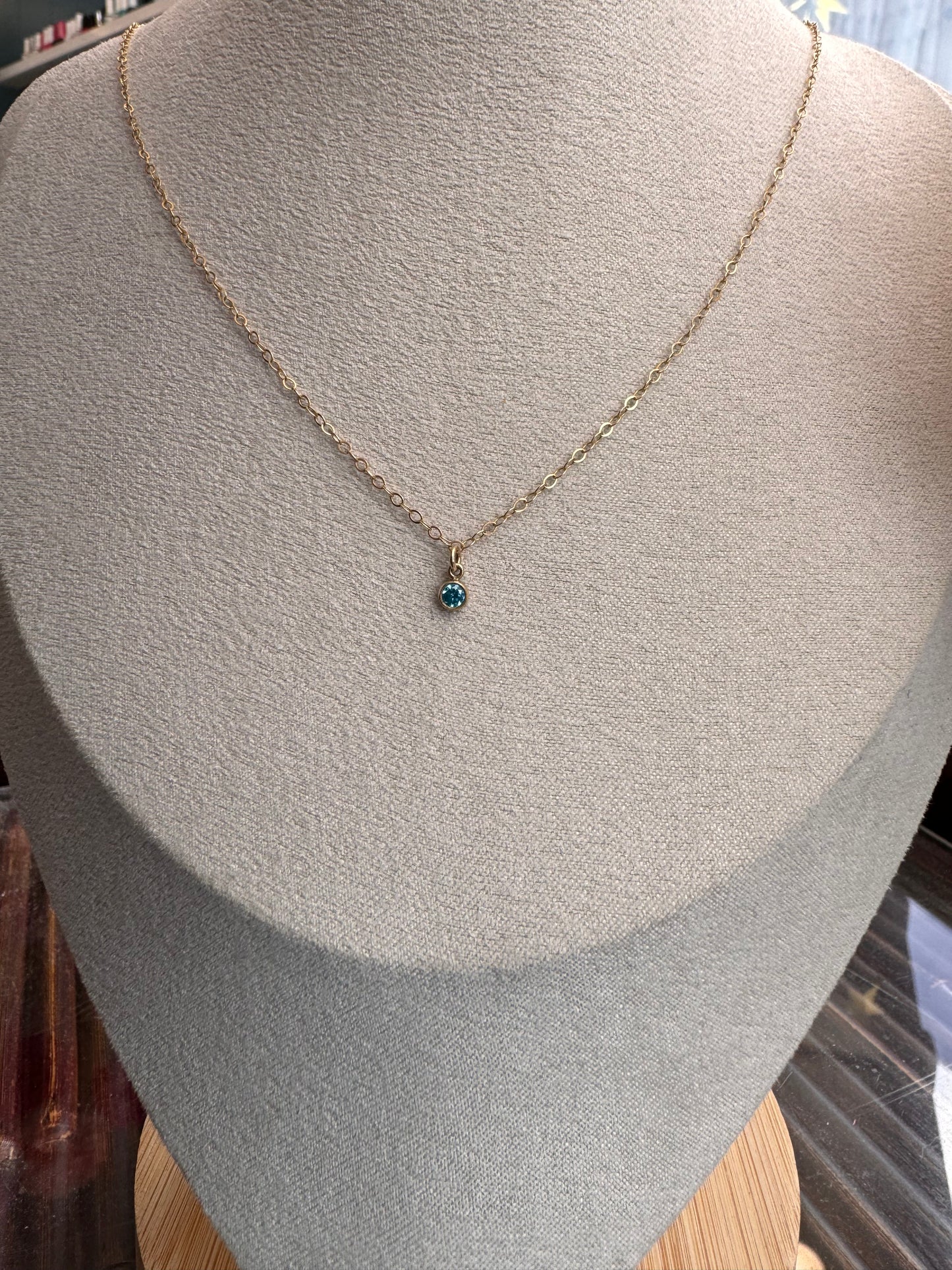 Simple gemstone necklace